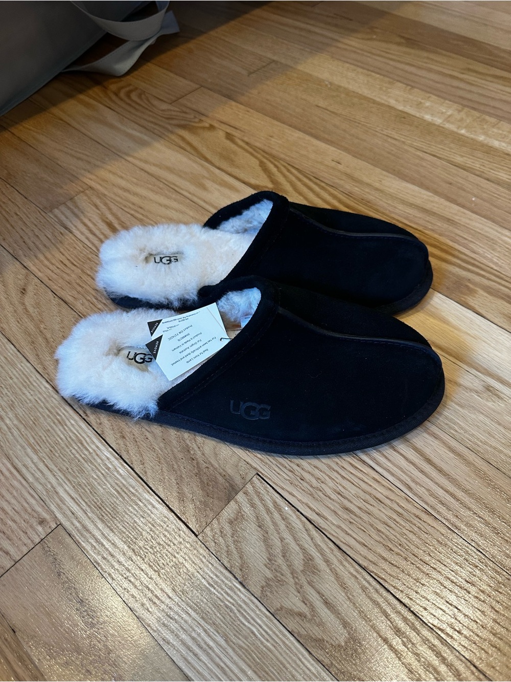 UGG Scuff Sheepskin Slippers - Men’s size 9 - Black